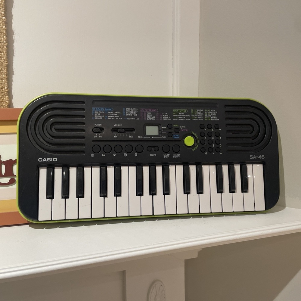 Casio SA-46 Electronic Keyboard 32-Key Black/Green Missing Battery Cover Works